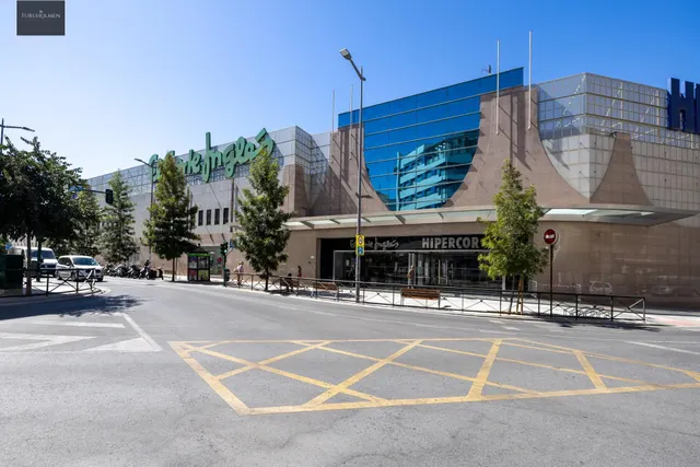 Piso Reformado en Zona Comercial y Universitaria de Granada - €330,000 — 5