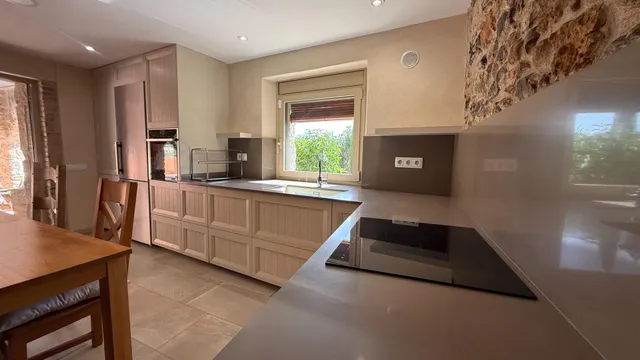 EXCLUSIVA CASA RÚSTICA CON JARDÍN, PISCINA Y VISTAS ABIERTAS — 12