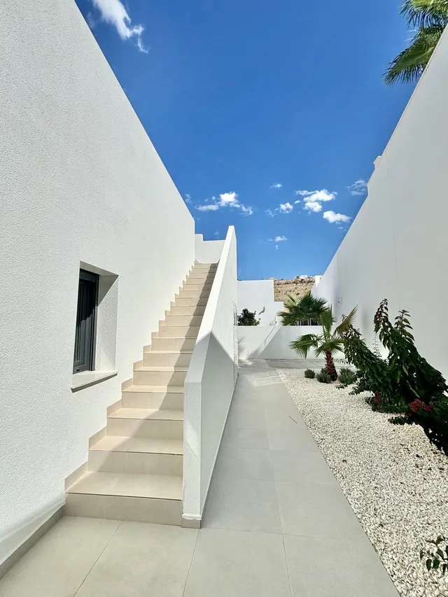 Villa de una planta con piscina privada y parcela de 414 m2 en Benijófar — 8