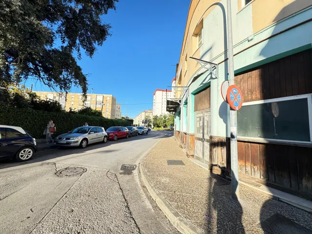 LOCAL COMERCIAL ZONA PLAZA DEL CABALLO — 26