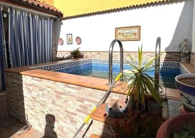 Casa en planta baja con piscina y gran cochera en Guillena (