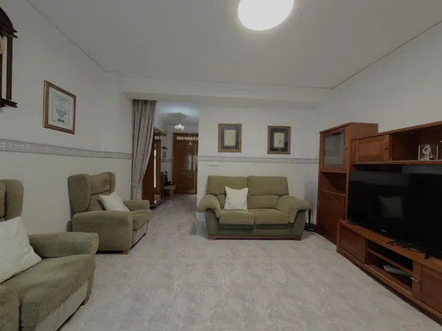 Casa con patio, terraza y acceso a dos calles en el centro de Beniarjó — 12
