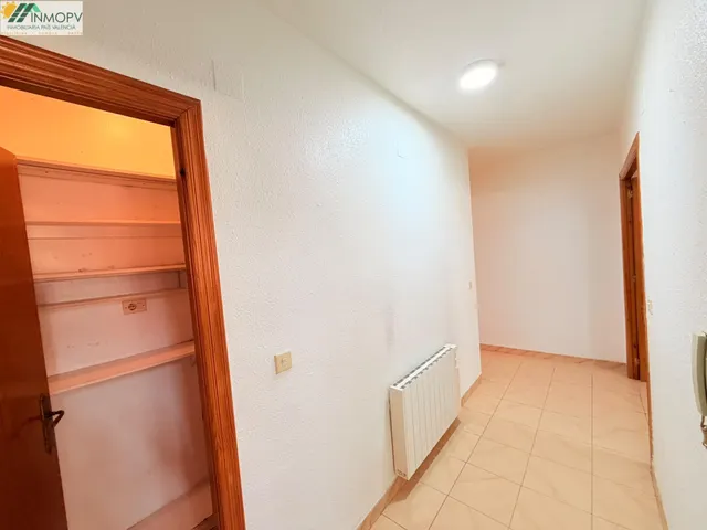 Se vende gran piso de 92m2 con 3 habitaciones dobles en zona rio cervol! 1ª planta edificio sin ascensor! — 11
