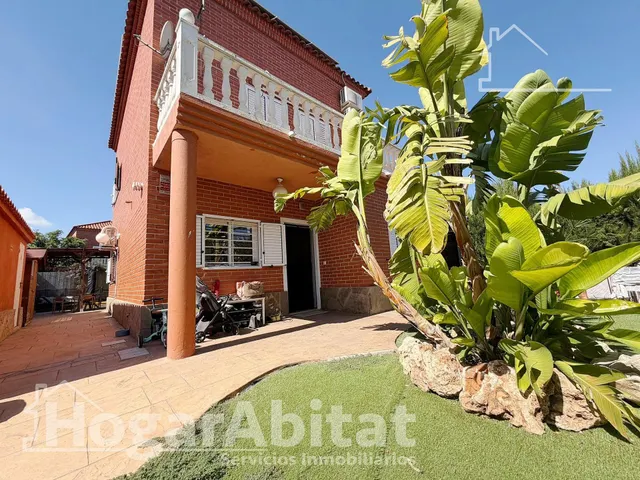 ¡PRECIOSO CHALET! AMPLIO Y REFORMADO CON PISCINA PRIVADA, GARAJE Y PARCELA — 10