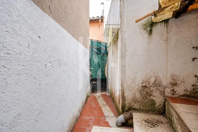 Casa con local a reformar en anglés — 50