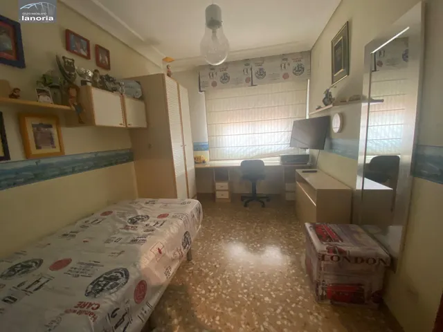 Grupo la Noria VENDE amplio piso SIN ascensor. 4 hab, 2 Baños. Completamente AMUEBLADO y EQUIPADO. — 9