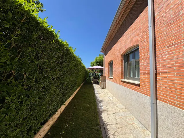 Urbis te ofrece un chalet en venta en la zona de Los Almendros, Villamayor, Salamanca. — 6