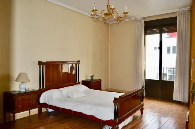 AMPLIA VIVIENDA EN EL CORAZON DE PAMPLONA — 42