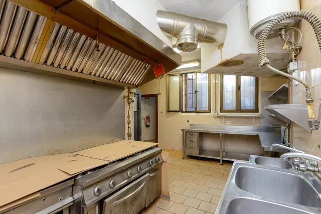 Casa tradicional con tres viviendas y antiguo local hostelero en arroes, Villaviciosa — 18
