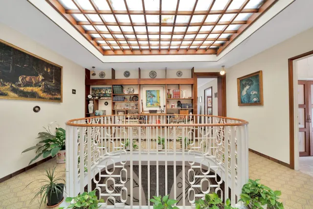 Villa única integrada en la muralla medieval del centro hist - foto 4