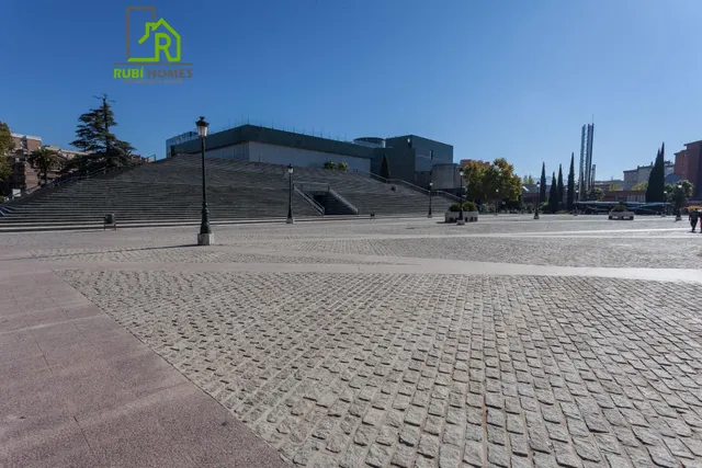 Local comercial en venta en calle agustina de aragón — 26