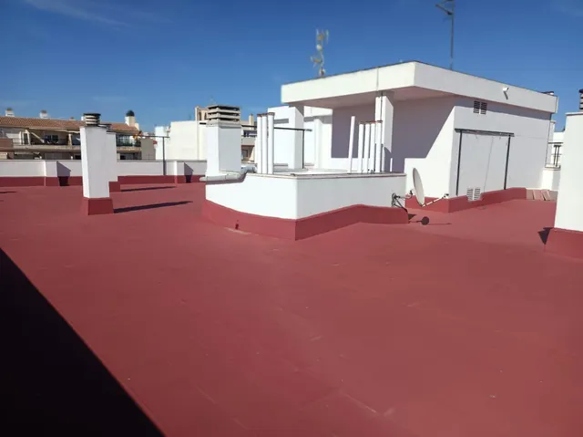 Se vende un Apartamento Ático con Terraza Acristalada, con 2 Dormitorios y 2 Baños en el Centro de Torrevieja! — 26