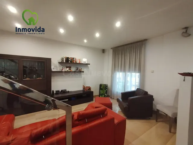 Casa Reformada con Espacios Exteriores en Córdoba - €380,000 — 3