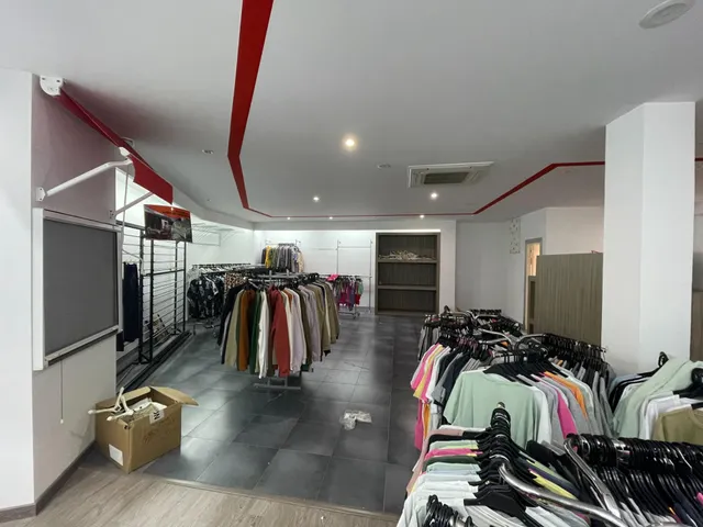 LOCAL COMERCIAL DE LLOGUER A SANTA MARGARIDA DE MONTBUI - BARRI SANT MAURE. — 4
