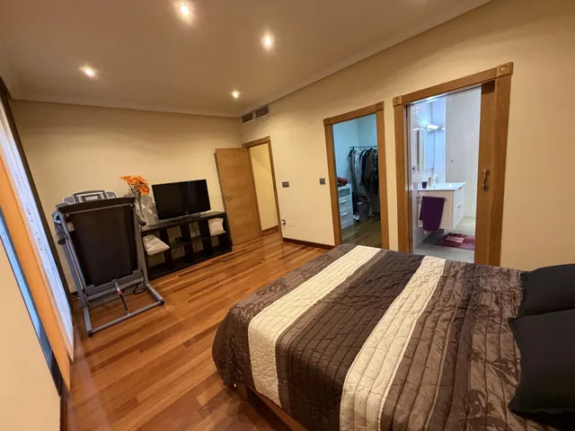 Chalet independiente con 400 m2 construidos, gran parcela y garaje — 16