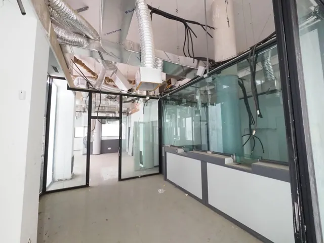SE VENDE LOCAL COMERCIAL EN TERRASSA, ZONA ESPORTIVA - foto 2