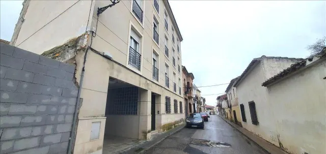 SE VENDE piso + garaje ALQUILADO en Calle Ancha S Martin Oca - foto 3