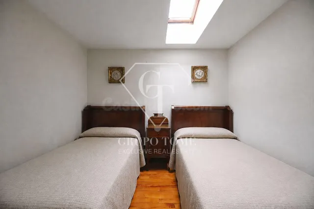 Vivienda acogedora con balcón y vistas despejadas — 18