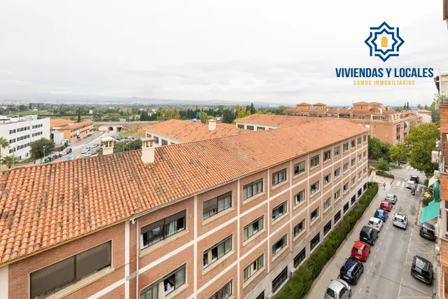 ¡Oportunidad única! Ático de 4 dormitorios y 2 baños con gran terraza frente al Colegio Agustinos (Arabial) — 29
