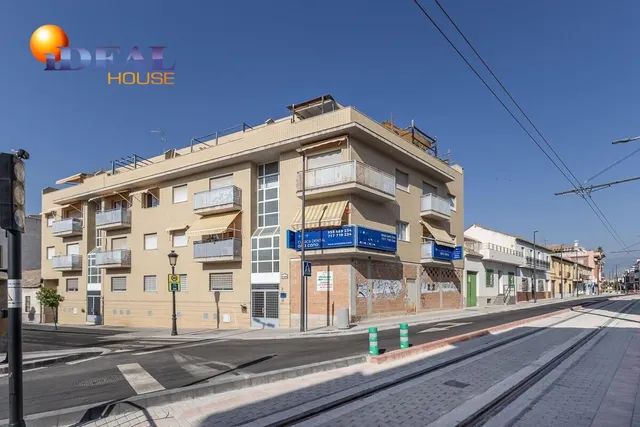 PISO CON GARAJE JUNTO AL METRO EN CHURRIANA — 25