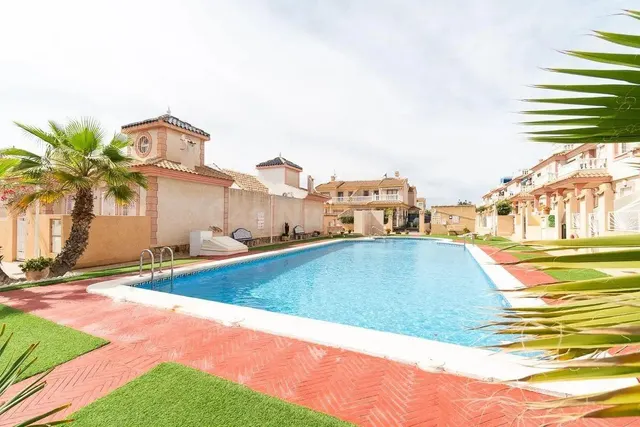 Encantadora casa adosada de 3 dormitorios con amplio jardín  - foto 5