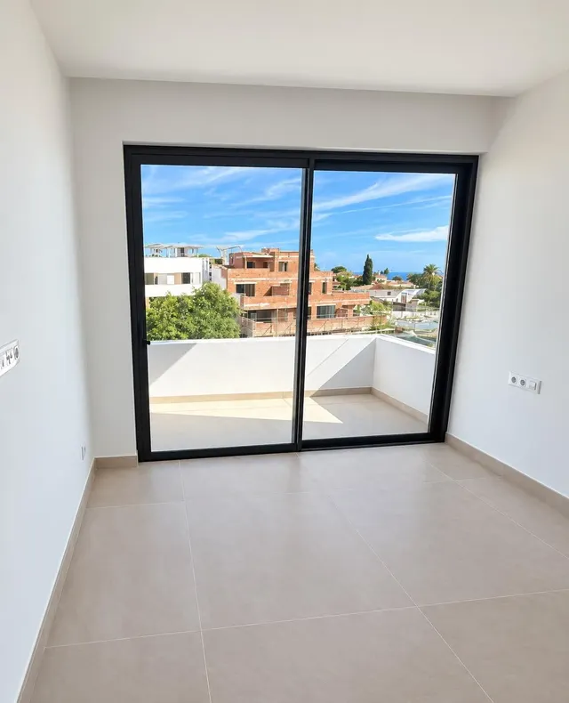 Ático de lujo con piscina infinity privada en Estepona, a 1 km de la playa — 15