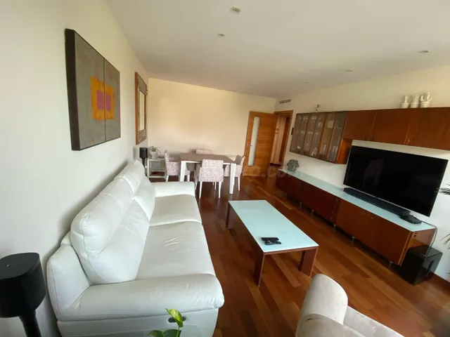 PARTICULAR VENDE | PISO CON GARAJE, TRASTERO Y PISCINA EN CUATRE CARRERES — 4