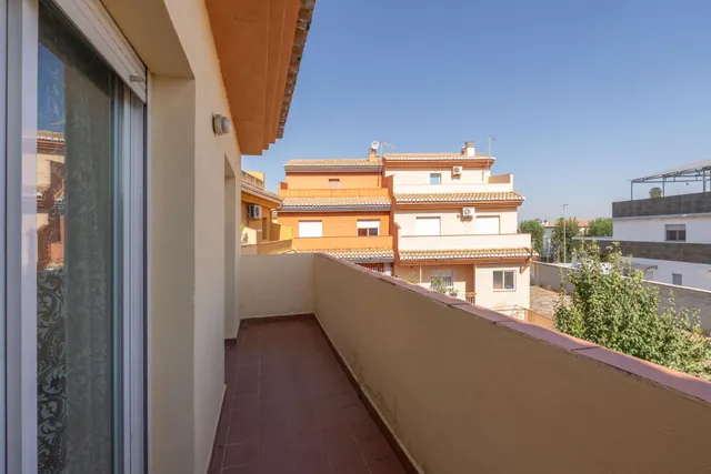 VIVIENDA UNIFAMILIAR ADOSADA EN OGIJARES — 34