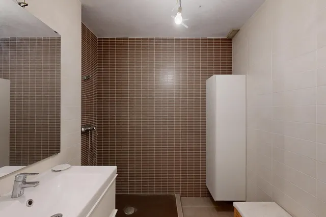 Piso exterior de 111 m2 con 4 dormitorios, garaje y trastero en Av Juan Antonio Perea — 29