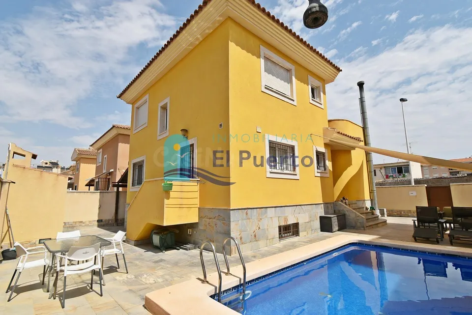 ESPECTACULAR CHALET CON PISCINA EN LA CUMBRE - REF 1725