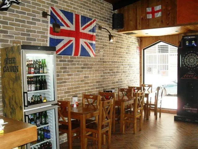 Se VENDE local comercial en Villena, acondicionado como cafe