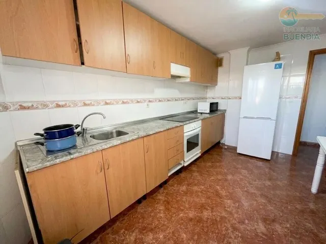 Piso de 3 dormitorios , garaje y trastero muy cercano a servicios — 19