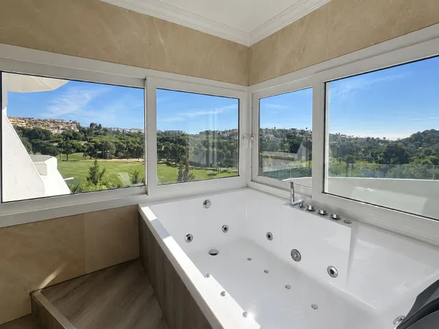 Adosado reformado  en venta con vistas panorámicas al golf en Torrequebrada, Benalmádena — 19