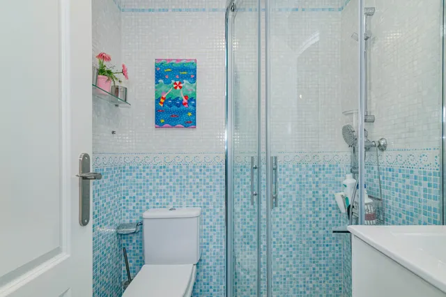 ¡Tu oasis junto a mar! Precioso piso de 2 dormitorios con terraza, piscina y garaje en Playa Poniente, Motril. — 18