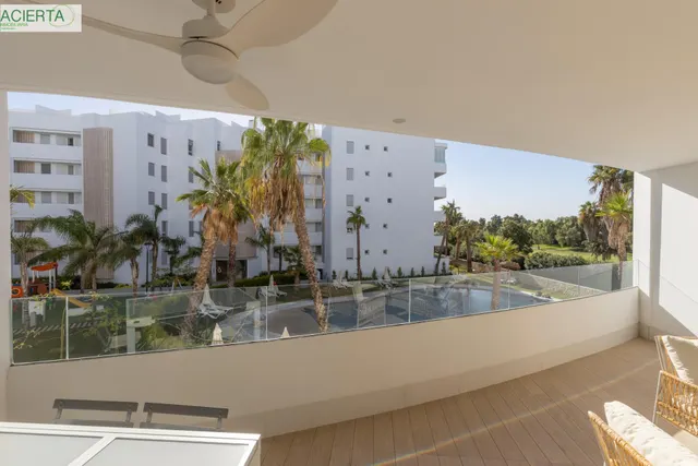 Piso con gran terraza y vistas al Campo de Golf — 43