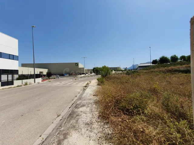 Solar industrial Chaflan a la venta en Atzeneta de Albaida. - foto 2