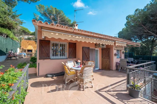 Chalet independiente de una planta con piscina privada en Mas Ambròs, Calonge — 9