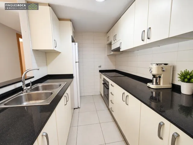 **VIVIENDA CON TERRAZA, PISCINA Y PARKING EN LA RÀPITA** ☀️ — 25