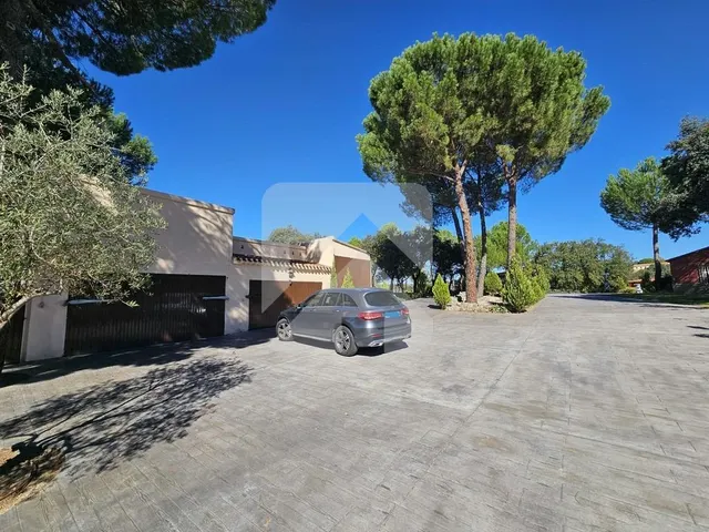 Espectacular villa en urbanización vigilada — 7