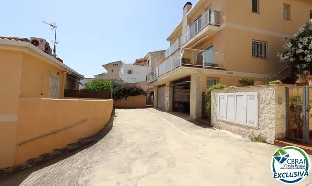 A solo 300 metros del mar: hogar con encanto en La Farella — 13