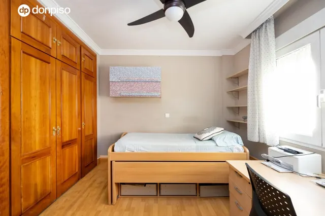 ESPECTACULAR VIVIENDA ADOSADA DE 4 DORMITORIOS CON SÓTANO, TERRAZAS Y PATIO EN GRANADA — 14