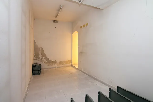 Escpecatcular Casa- Edficicio en el Centro de Baza — 14