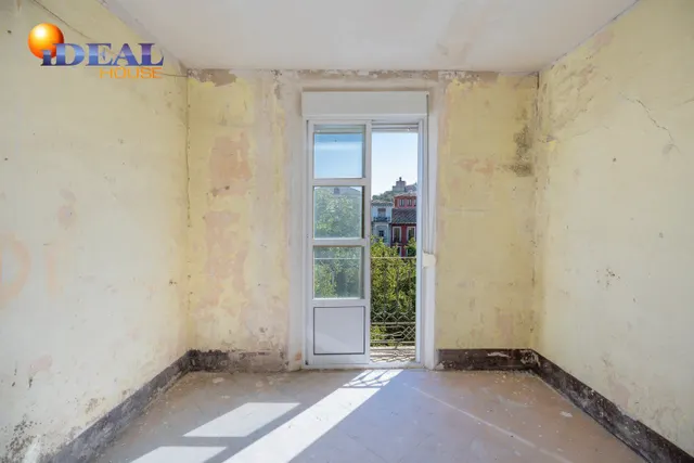 A LA VENTA EDIFICIO EN PLAZA BIB-RAMBLA — 38