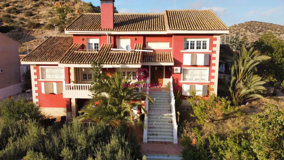 Chalet independiente con parcela en Mazarrón