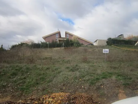 OPORTUNIDAD. SE VENDE PARCELA INDIVIDUAL EN URB. VALJUNCO, 910 M2.