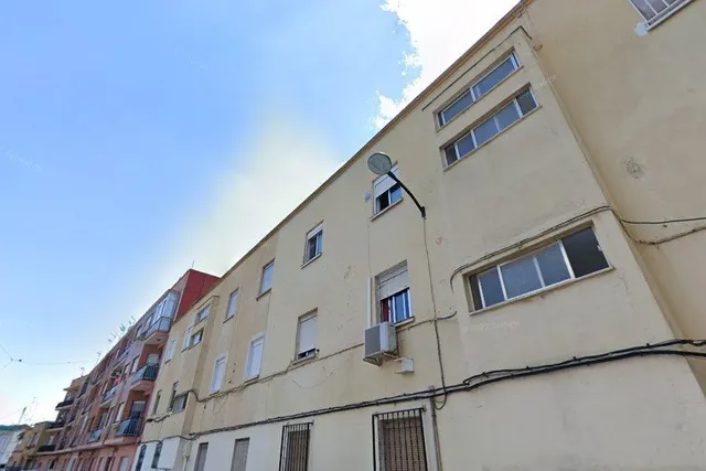 BAJO VIVIENDA DE 3 habitaciones, EXCELENTE INVERSION CON SENTIDO. — 2
