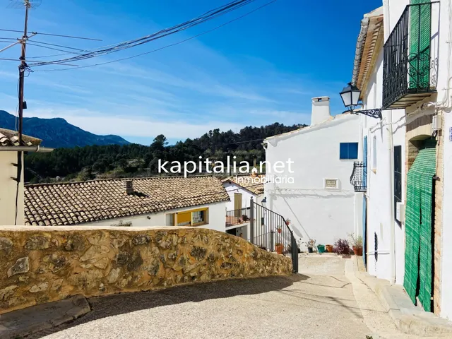 Casa de pueblo en Tollos - foto 2