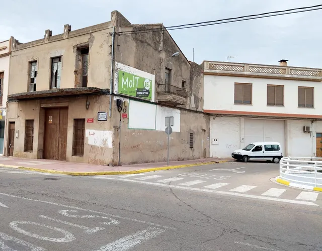 CASA ESQUINERA PARA REFORMAR EN ALGINET - foto 3