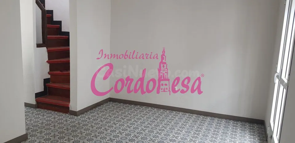 CASA JUNTO A LA CATEDRAL