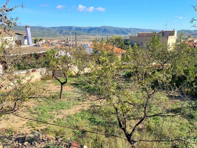 CASA CON TERRENO AMPLIO EN LA FONT DE LA FIGUERA — 27